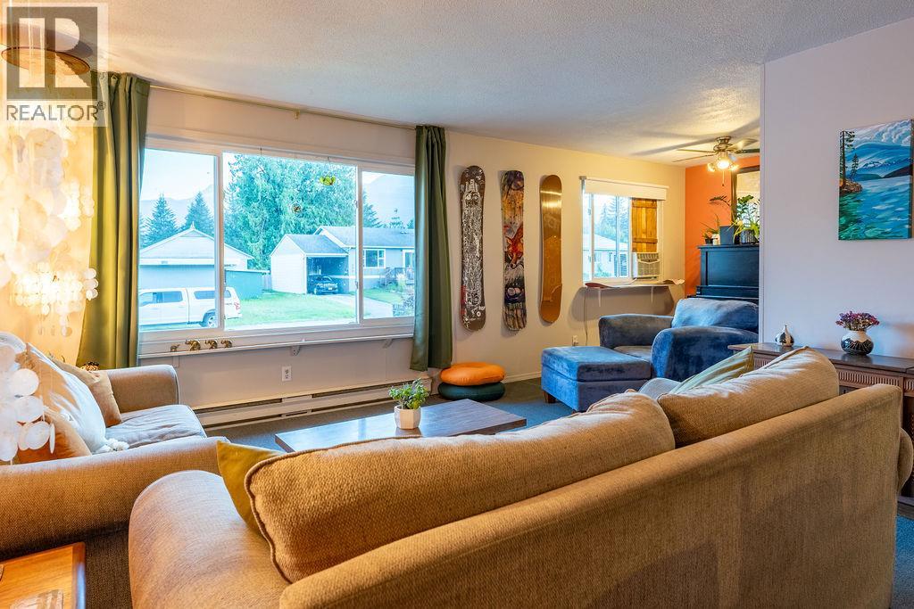 200 Viers Crescent, Revelstoke, British Columbia  V0E 2S0 - Photo 2 - 10323164