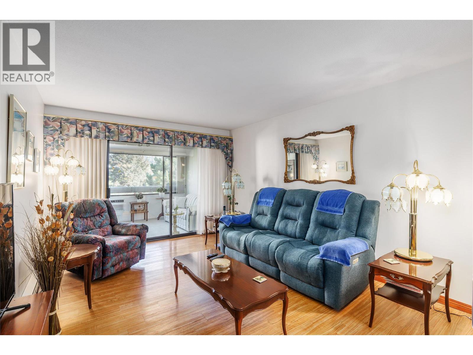 1075 Bernard Avenue Unit# 301, Kelowna, British Columbia  V1Y 6P7 - Photo 2 - 10366111