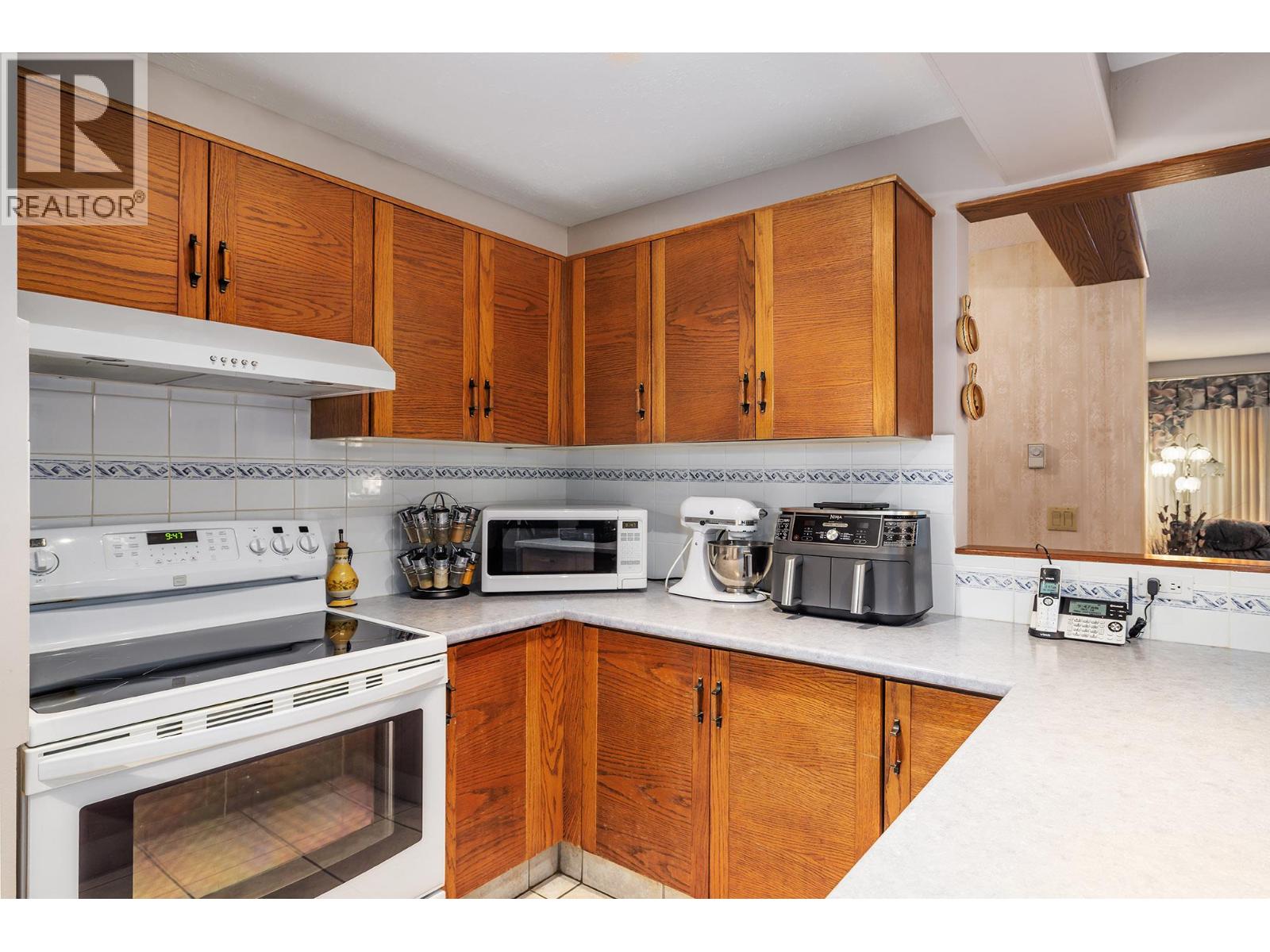 1075 Bernard Avenue Unit# 301, Kelowna, British Columbia  V1Y 6P7 - Photo 9 - 10366111