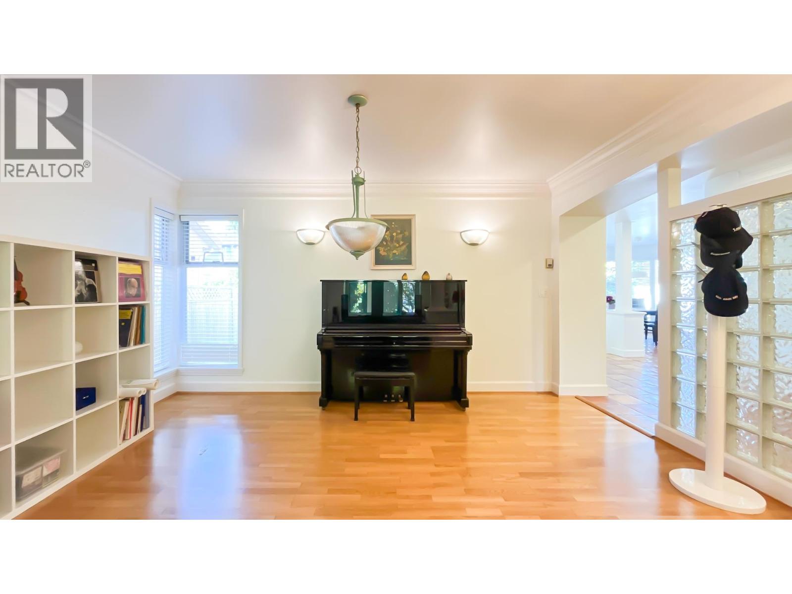 5605 Dewdney Court, Richmond, British Columbia  V7C 5M6 - Photo 10 - R3059634