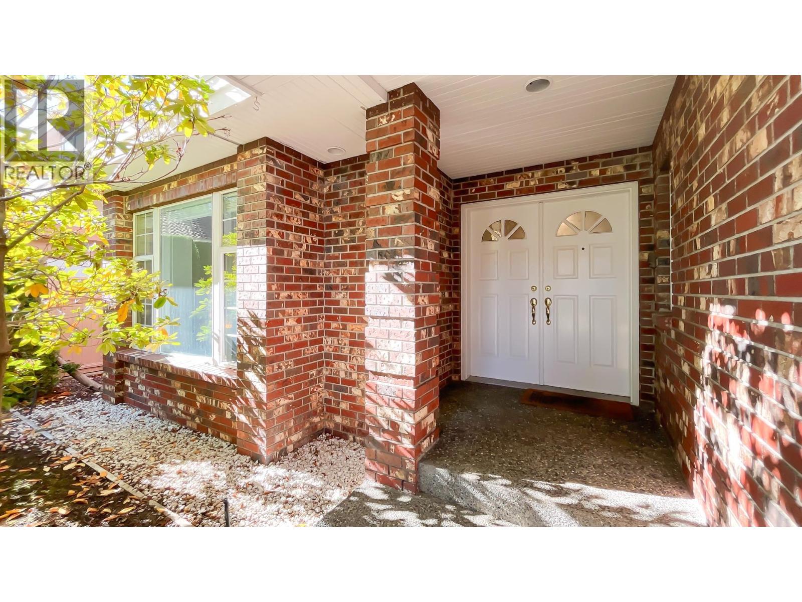 5605 Dewdney Court, Richmond, British Columbia  V7C 5M6 - Photo 3 - R3059634