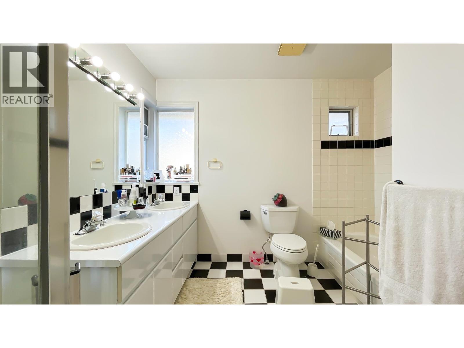 5605 Dewdney Court, Richmond, British Columbia  V7C 5M6 - Photo 33 - R3059634
