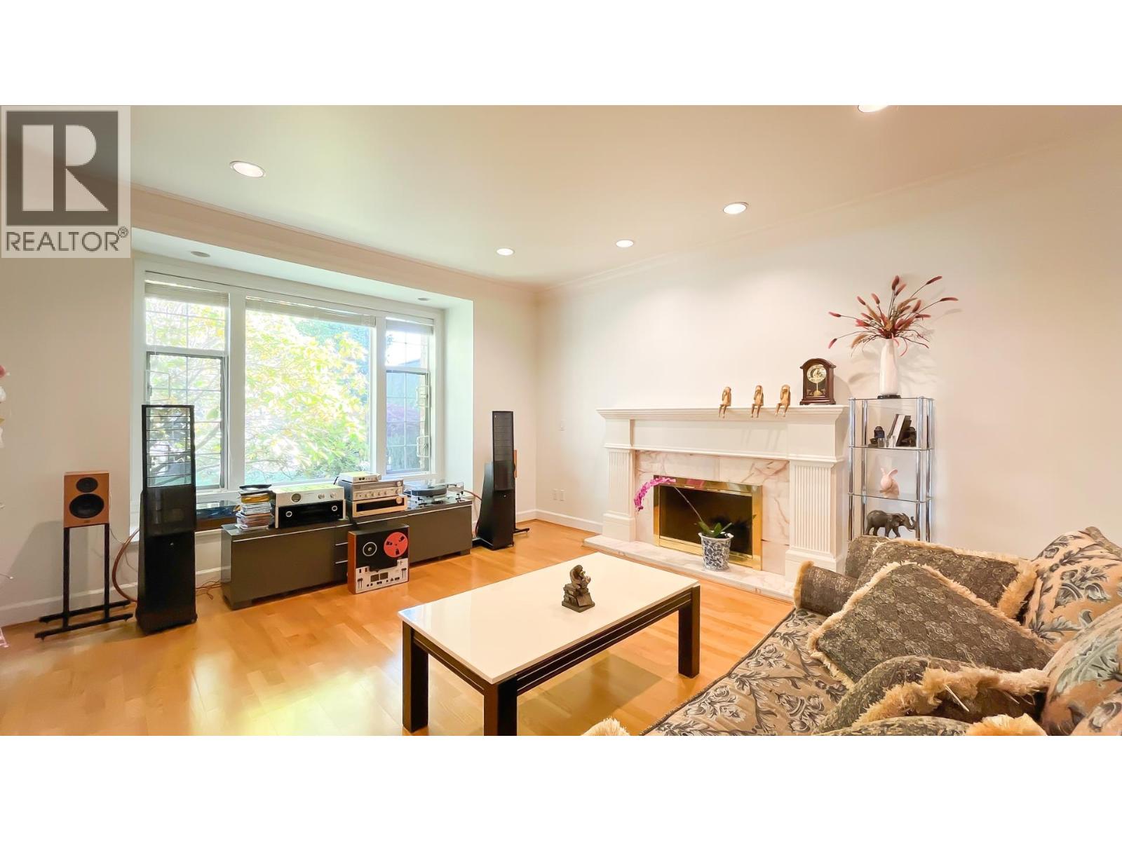 5605 Dewdney Court, Richmond, British Columbia  V7C 5M6 - Photo 4 - R3059634