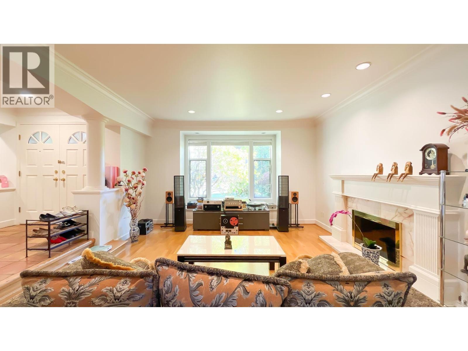 5605 Dewdney Court, Richmond, British Columbia  V7C 5M6 - Photo 5 - R3059634