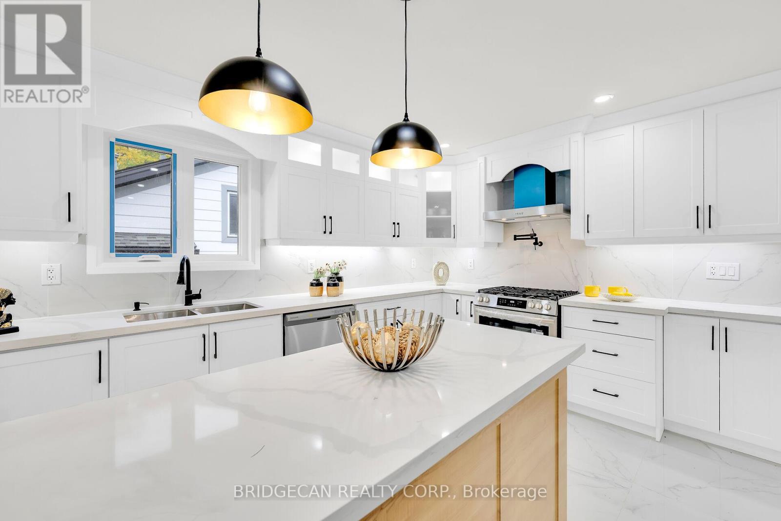 121 Appleford Road, Hamilton, Ontario  L9C 5Y2 - Photo 4 - X12469224