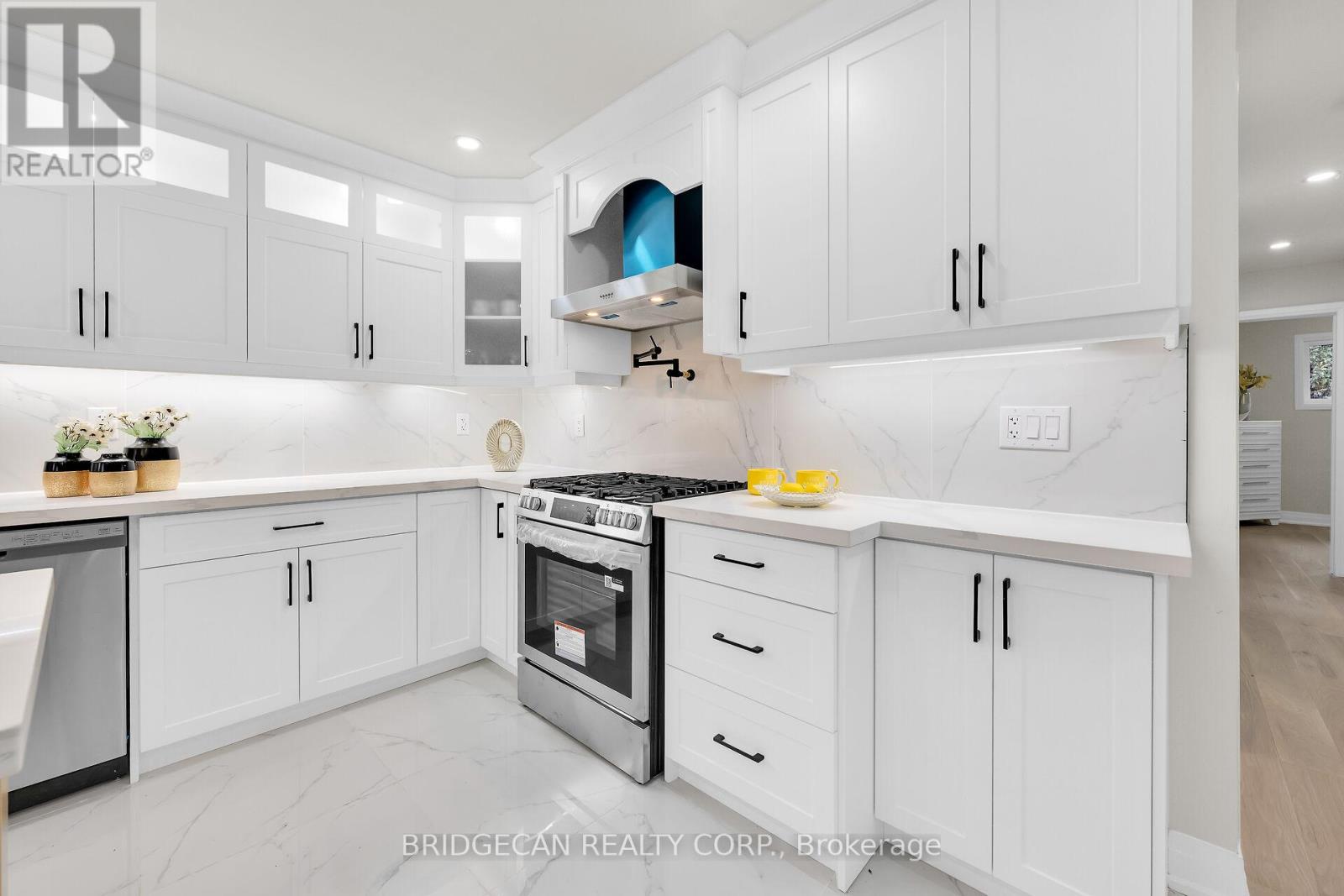 121 Appleford Road, Hamilton, Ontario  L9C 5Y2 - Photo 8 - X12469224