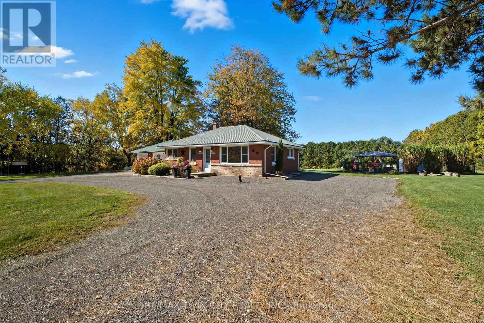 1822 Spragues Road, North Dumfries, Ontario  N1R 5S5 - Photo 2 - X12469236