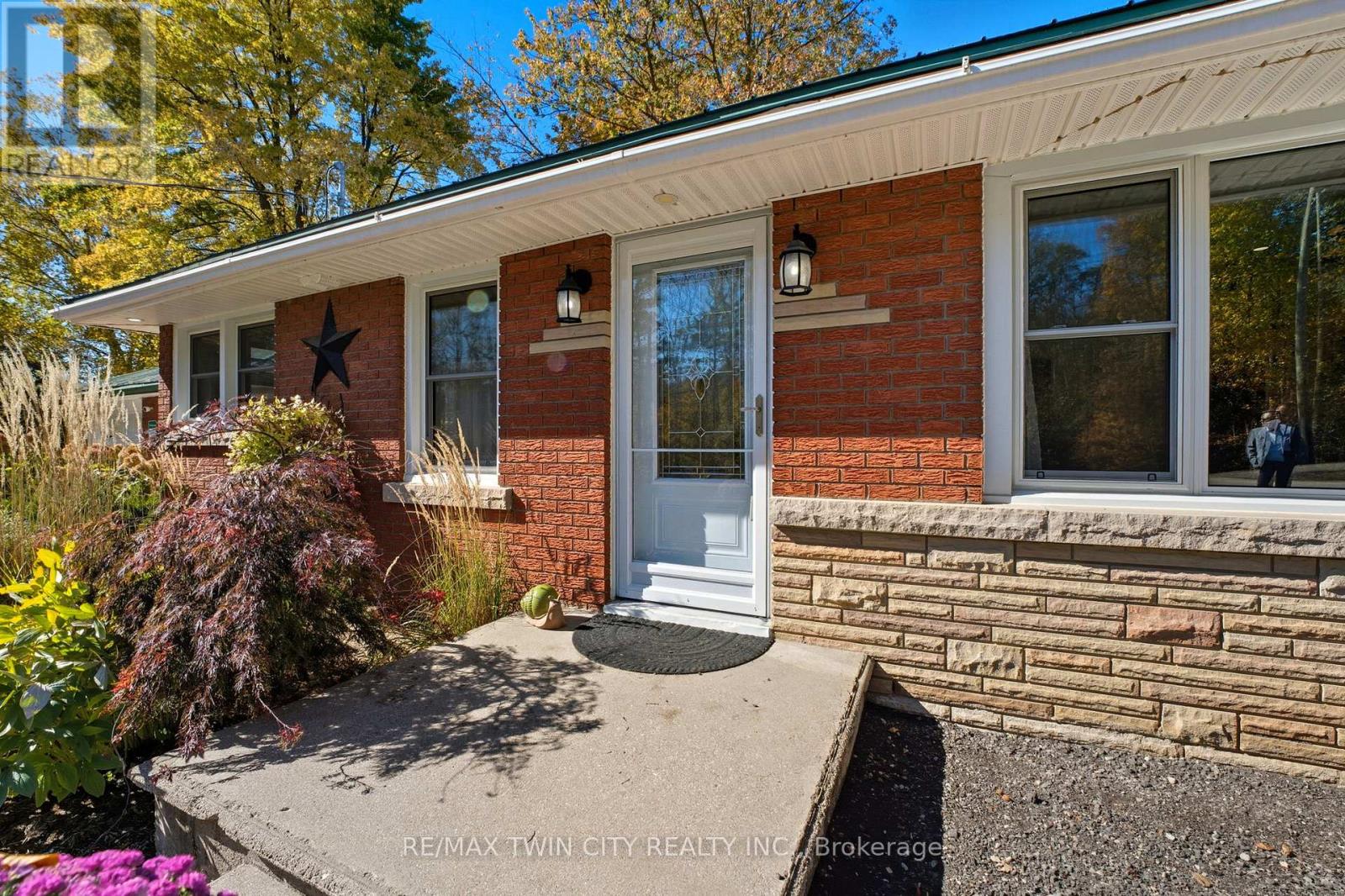 1822 Spragues Road, North Dumfries, Ontario  N1R 5S5 - Photo 3 - X12469236