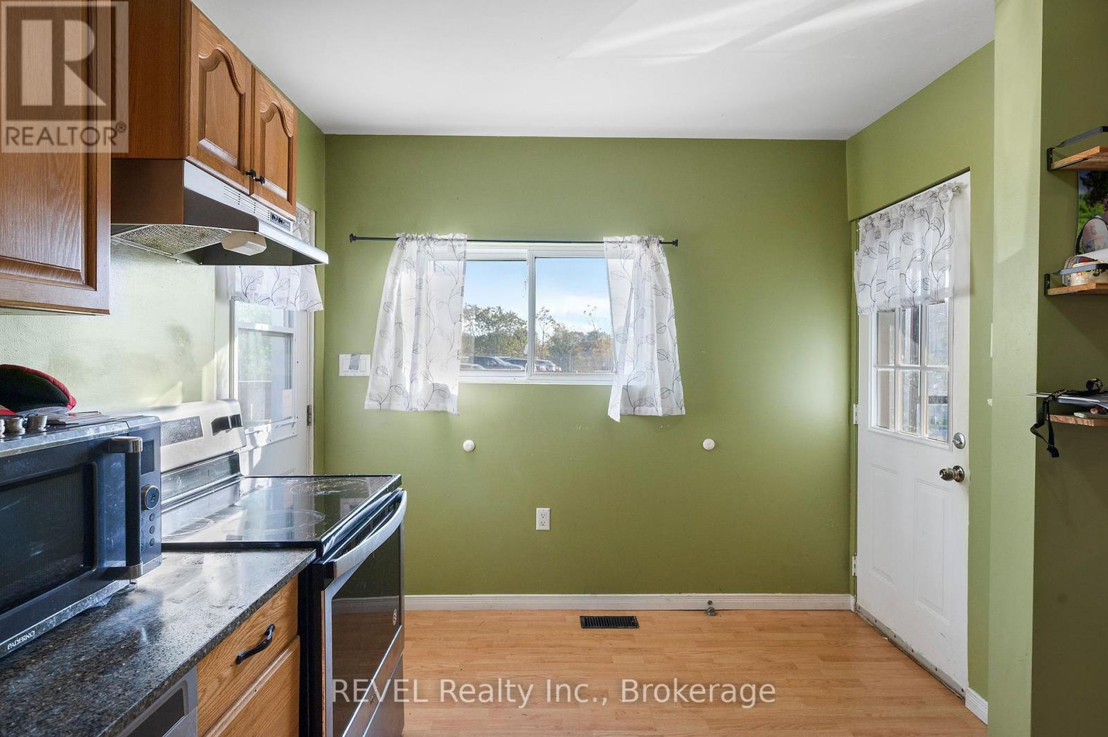 140 Dorothy Street, Welland, Ontario  L3B 3V9 - Photo 14 - X12453139