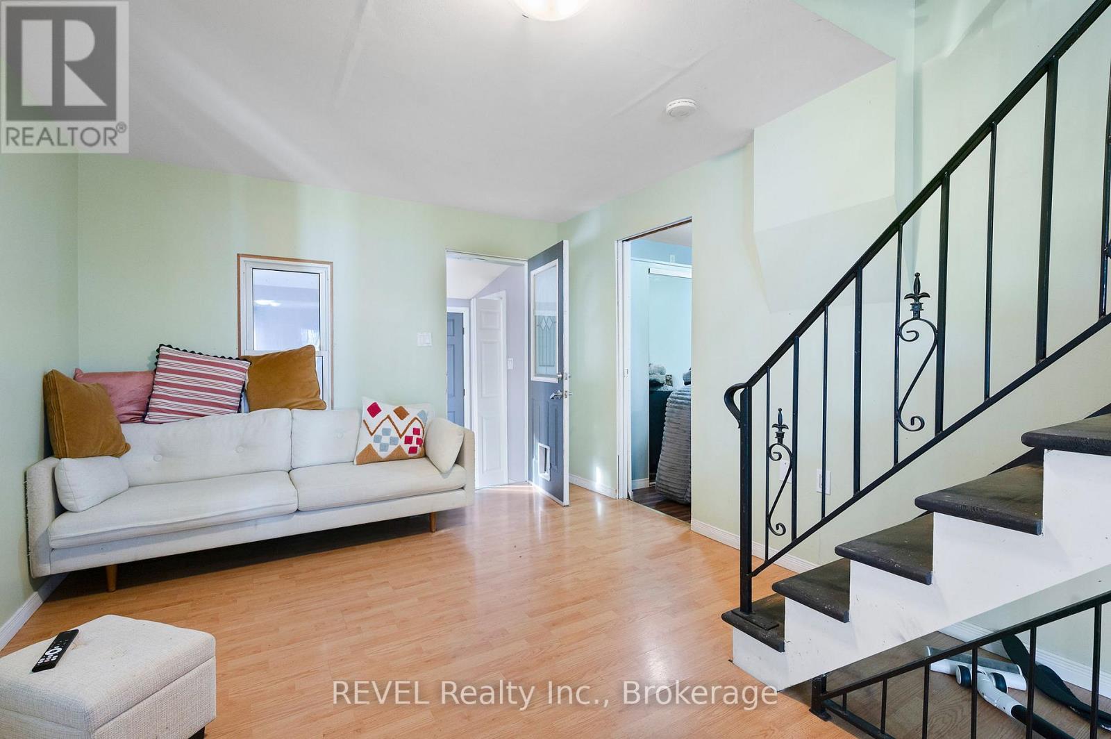 140 Dorothy Street, Welland, Ontario  L3B 3V9 - Photo 10 - X12453139