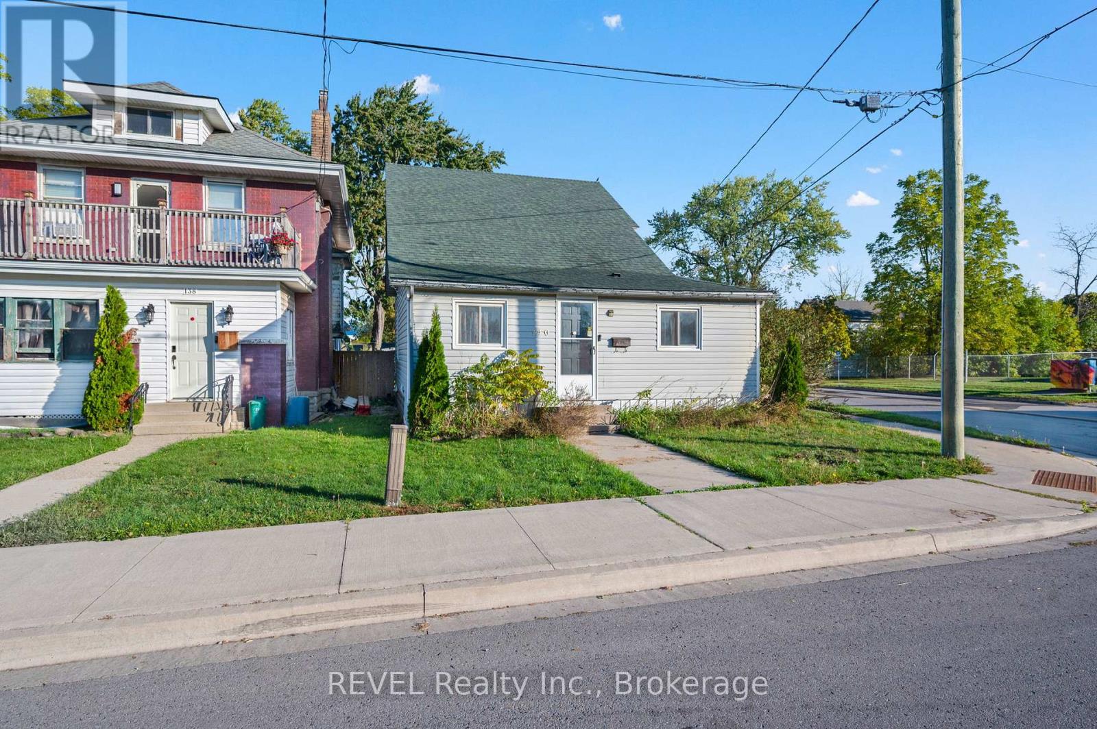 140 Dorothy Street, Welland, Ontario  L3B 3V9 - Photo 3 - X12453139