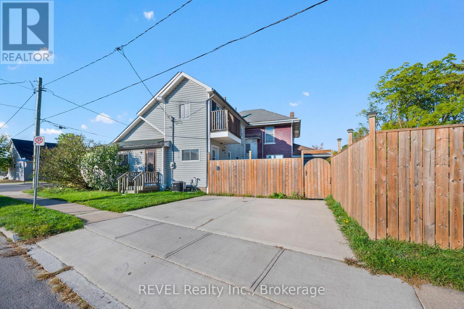 140 Dorothy Street, Welland, Ontario  L3B 3V9 - Photo 4 - X12453139