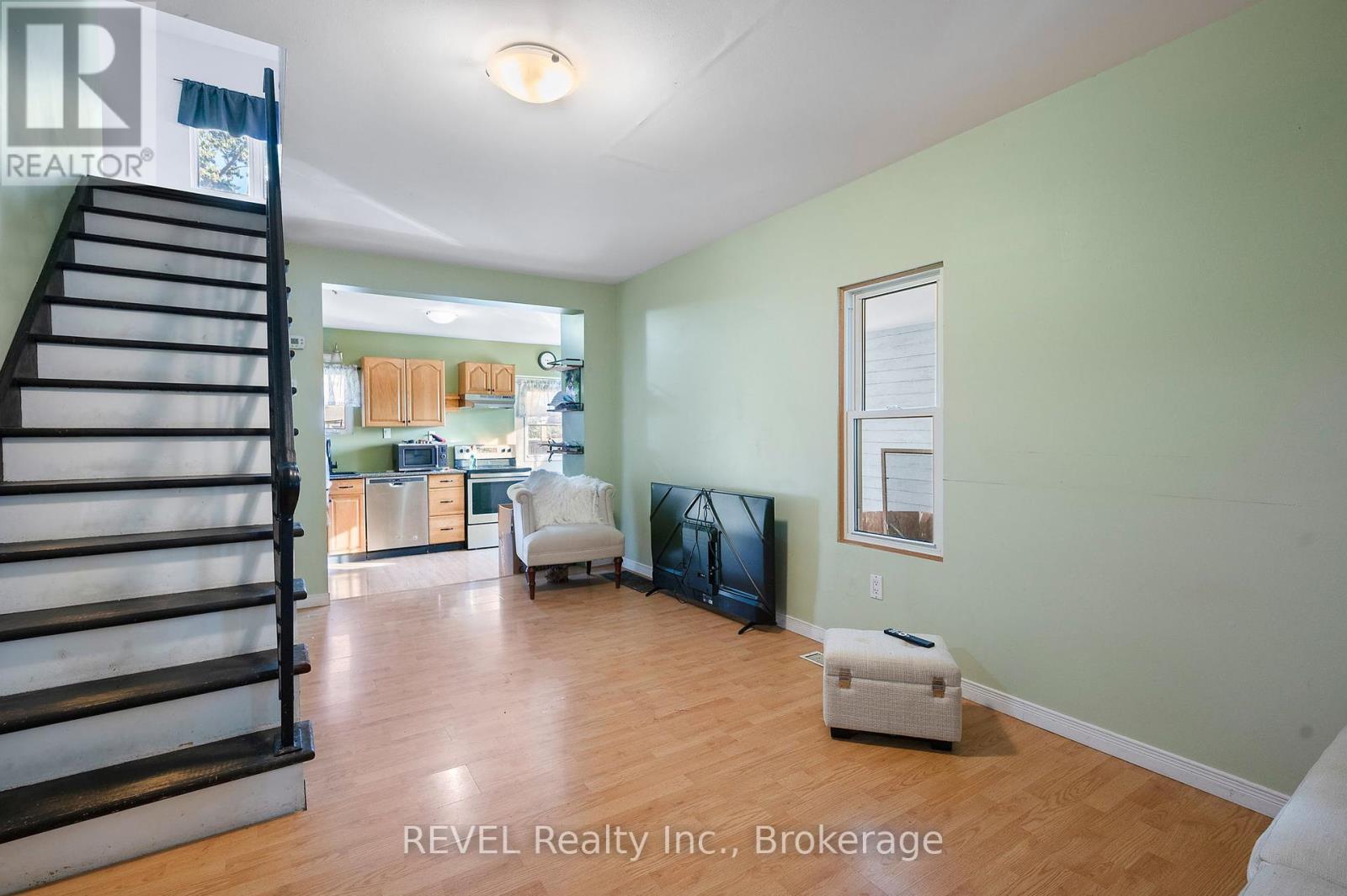 140 Dorothy Street, Welland, Ontario  L3B 3V9 - Photo 9 - X12453139