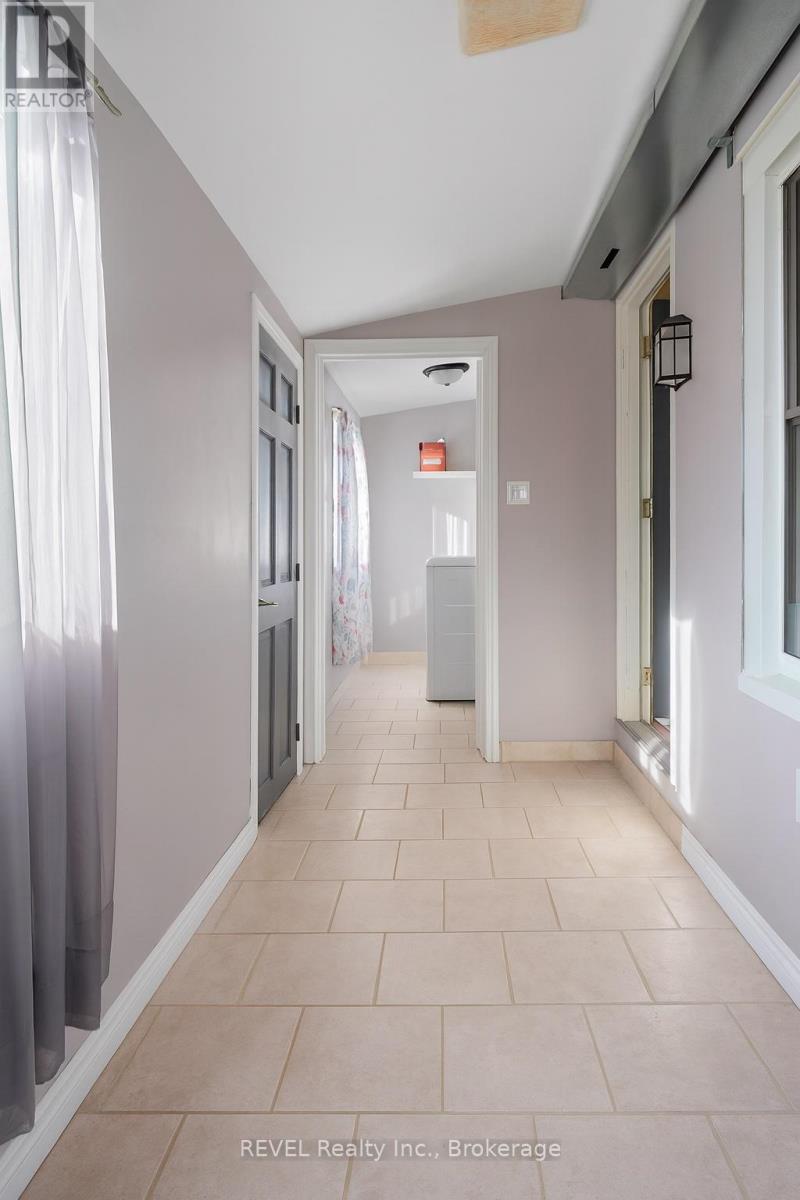 140 Dorothy Street, Welland, Ontario  L3B 3V9 - Photo 7 - X12453139