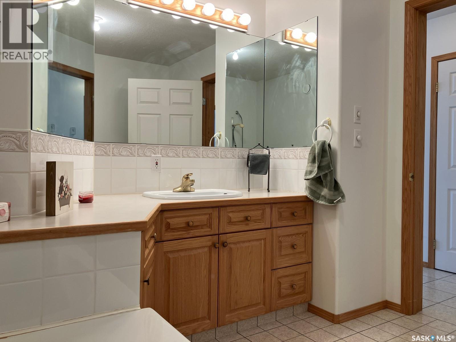 324 5th Street N, Nipawin, Saskatchewan  S0E 1E0 - Photo 23 - SK020001