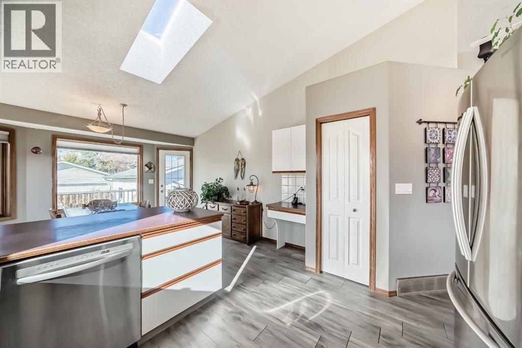 152 Quigley Drive, Cochrane, Alberta  T4C 1R2 - Photo 11 - A2264522