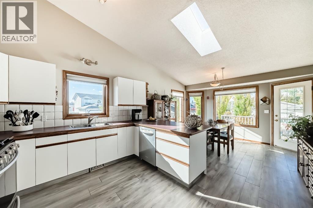 152 Quigley Drive, Cochrane, Alberta  T4C 1R2 - Photo 10 - A2264522