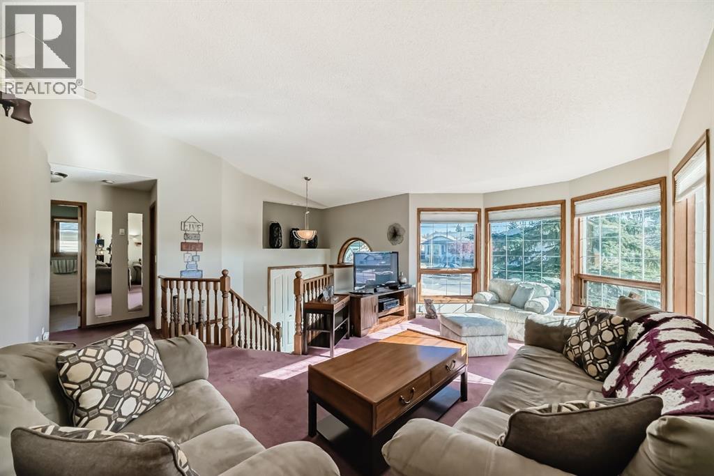 152 Quigley Drive, Cochrane, Alberta  T4C 1R2 - Photo 6 - A2264522