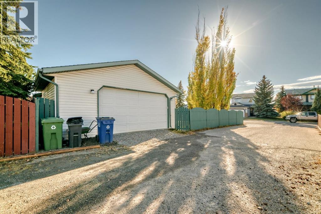 152 Quigley Drive, Cochrane, Alberta  T4C 1R2 - Photo 47 - A2264522