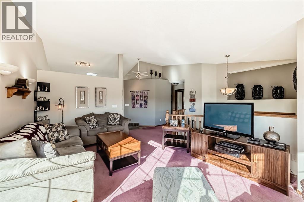 152 Quigley Drive, Cochrane, Alberta  T4C 1R2 - Photo 7 - A2264522