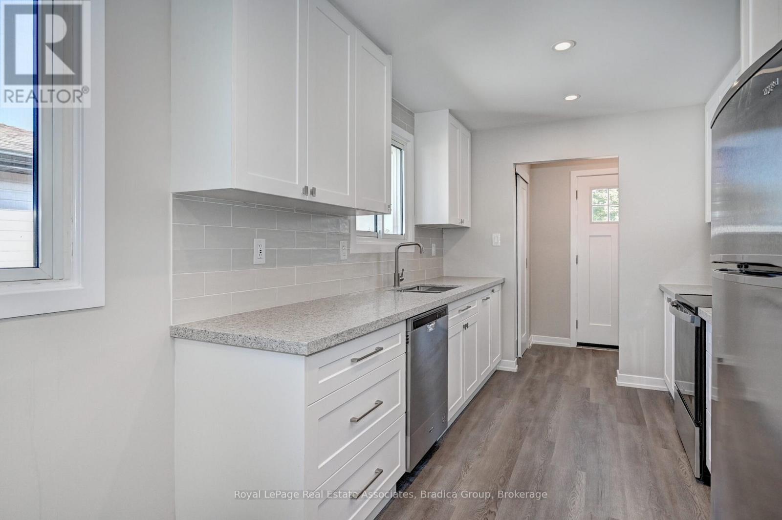 78 Barwood Crescent, Kitchener, Ontario  N2E 1V1 - Photo 3 - X12448427