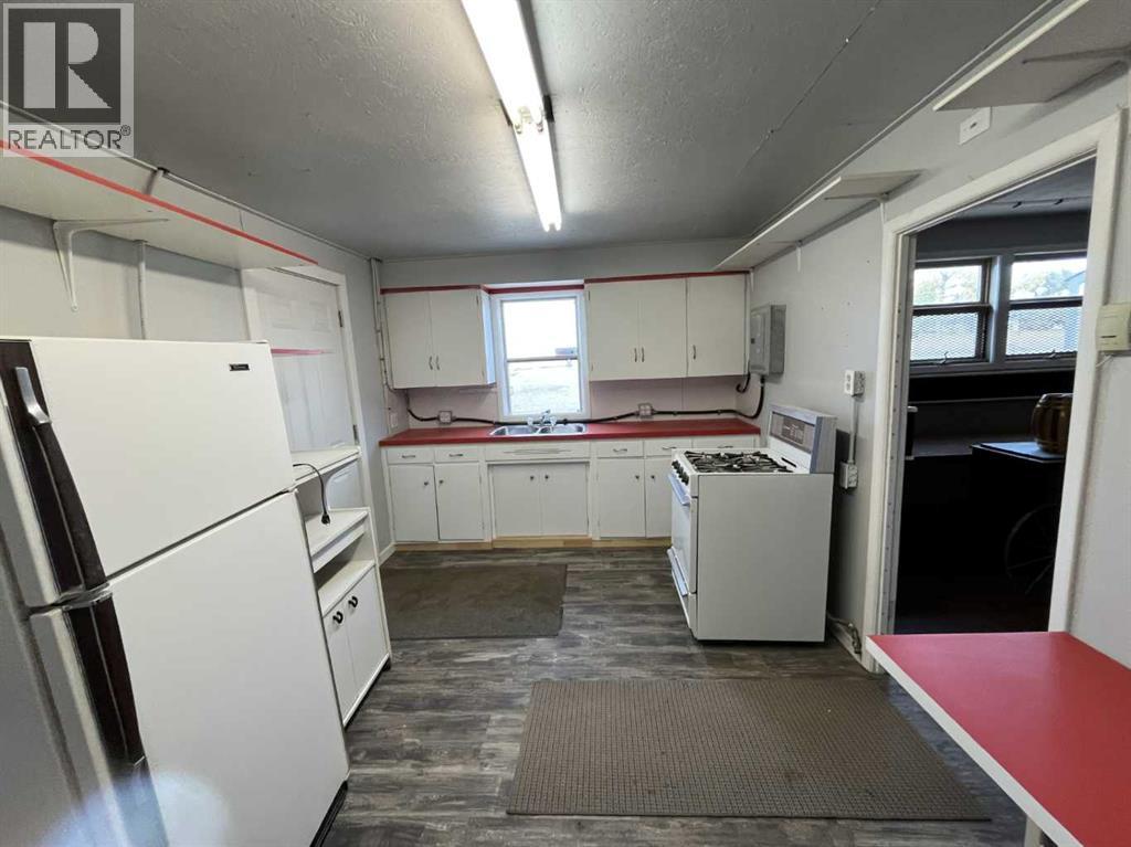 218 Main Street, Burdett, Alberta  T0K 0J0 - Photo 22 - A2264192