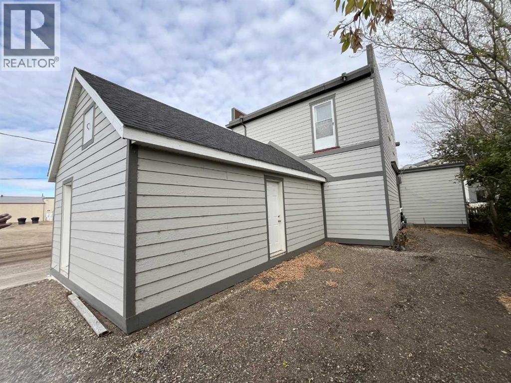 218 Main Street, Burdett, Alberta  T0K 0J0 - Photo 9 - A2264192