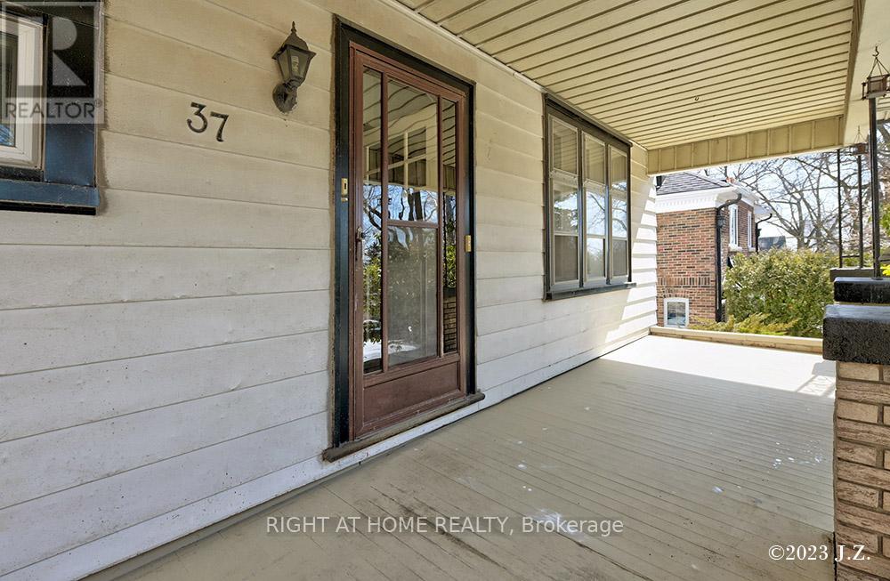 37 Kingswood Road, Toronto, Ontario  M4E 3N4 - Photo 2 - E12469260