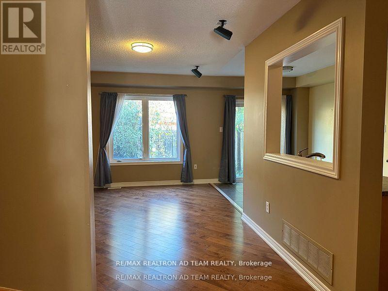 15 Latitude Lane, Whitchurch-Stouffville, Ontario  L4A 0T1 - Photo 3 - N12469253
