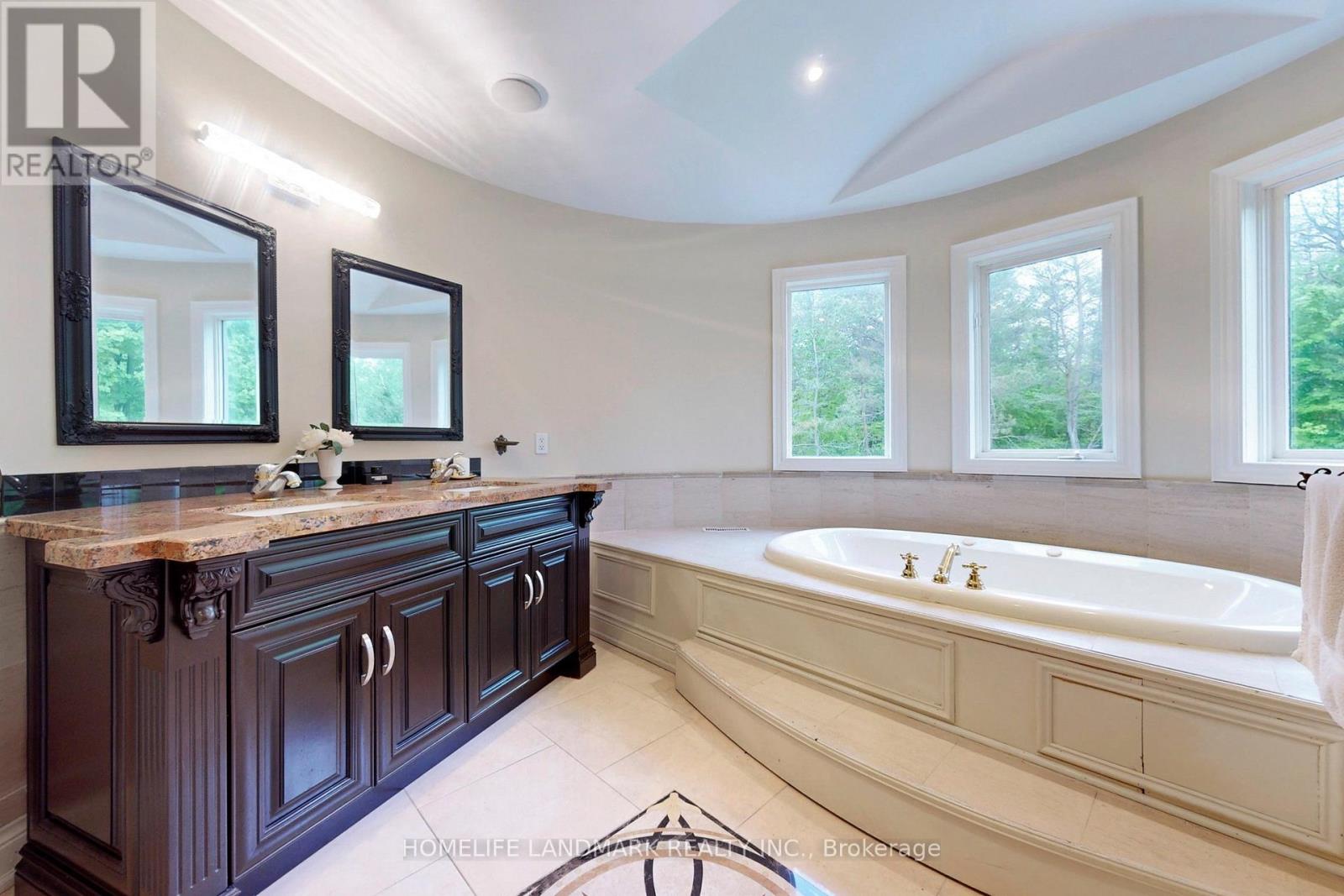 19 Wolf Run Court, Whitchurch-Stouffville, Ontario  L4A 2L4 - Photo 25 - N12469267