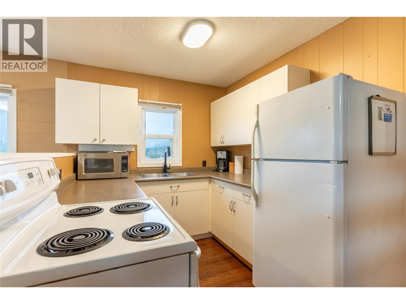 1722 Frontage Road, Clinton, British Columbia  V0K 1K0 - Photo 9 - 10365837