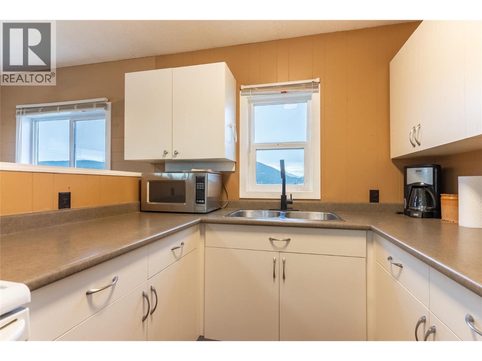 1722 Frontage Road, Clinton, British Columbia  V0K 1K0 - Photo 8 - 10365837