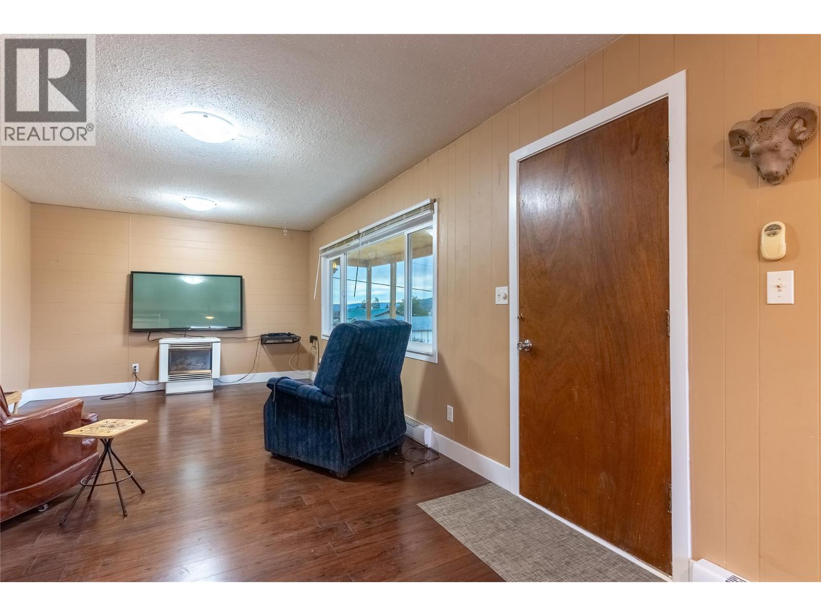 1722 Frontage Road, Clinton, British Columbia  V0K 1K0 - Photo 2 - 10365837