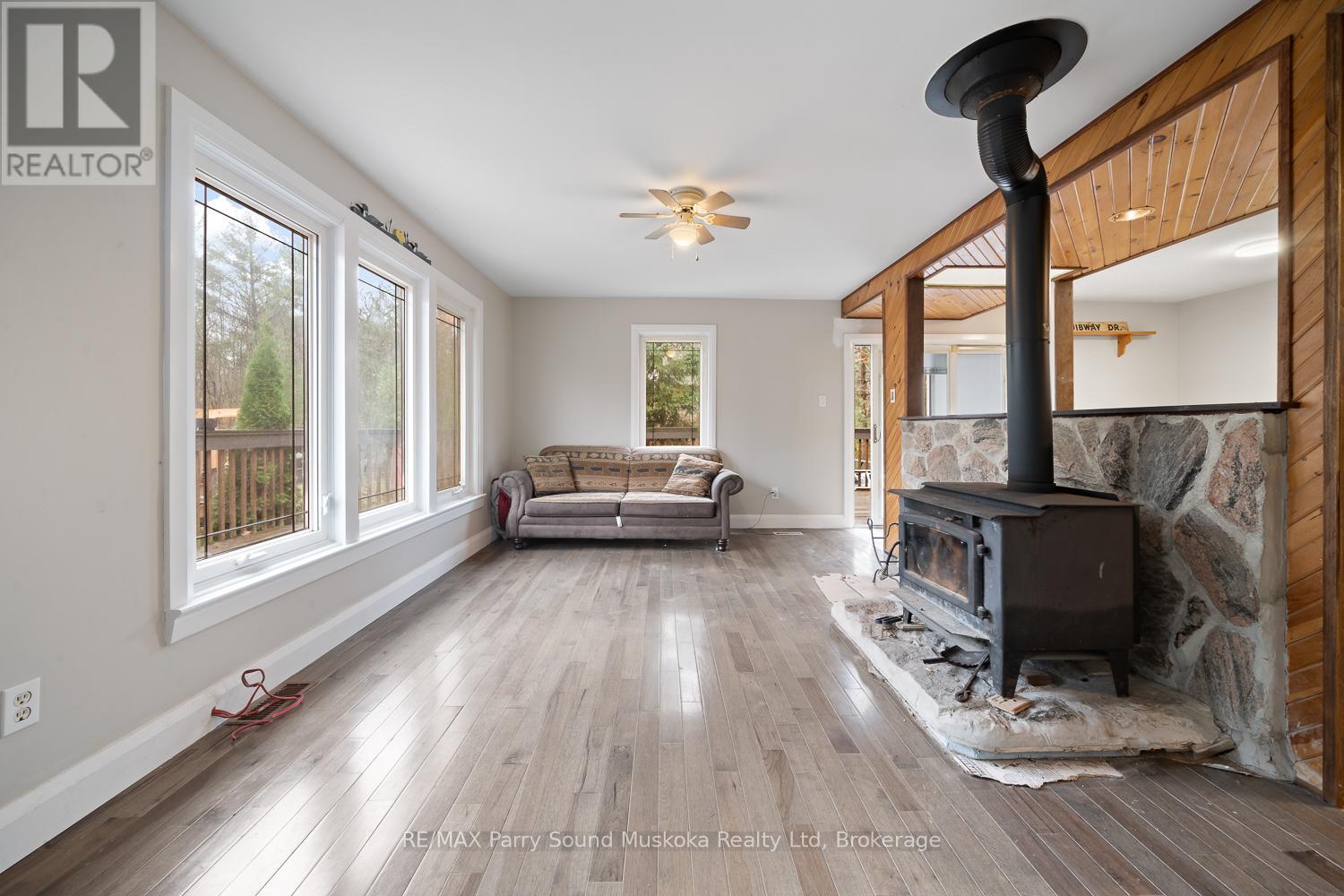 591 Skerryvore Community Road, The Archipelago, Ontario  P0G 1G0 - Photo 11 - X12469332