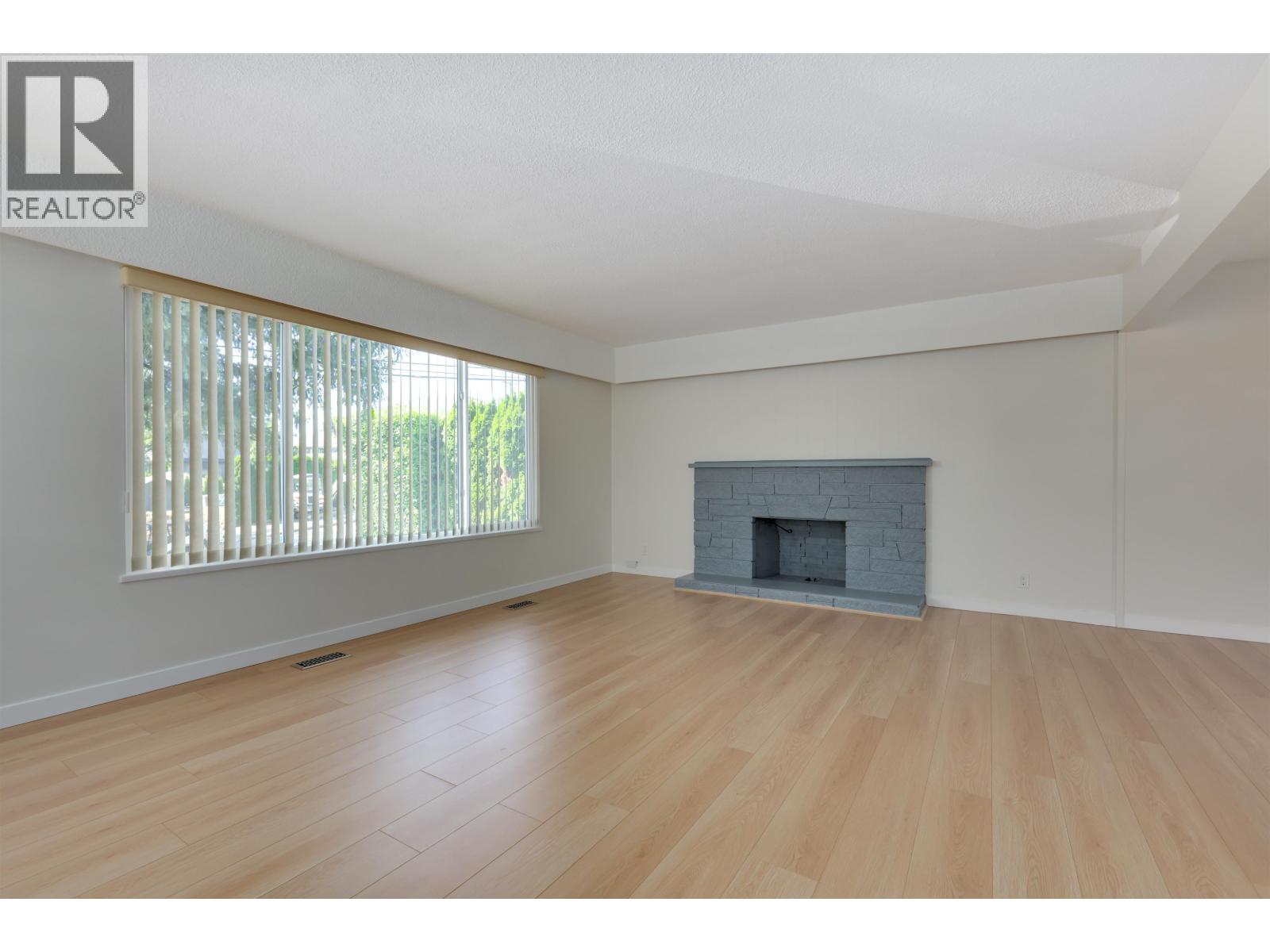860 Howard Avenue, Burnaby, British Columbia  V5B 3R6 - Photo 6 - R3059621