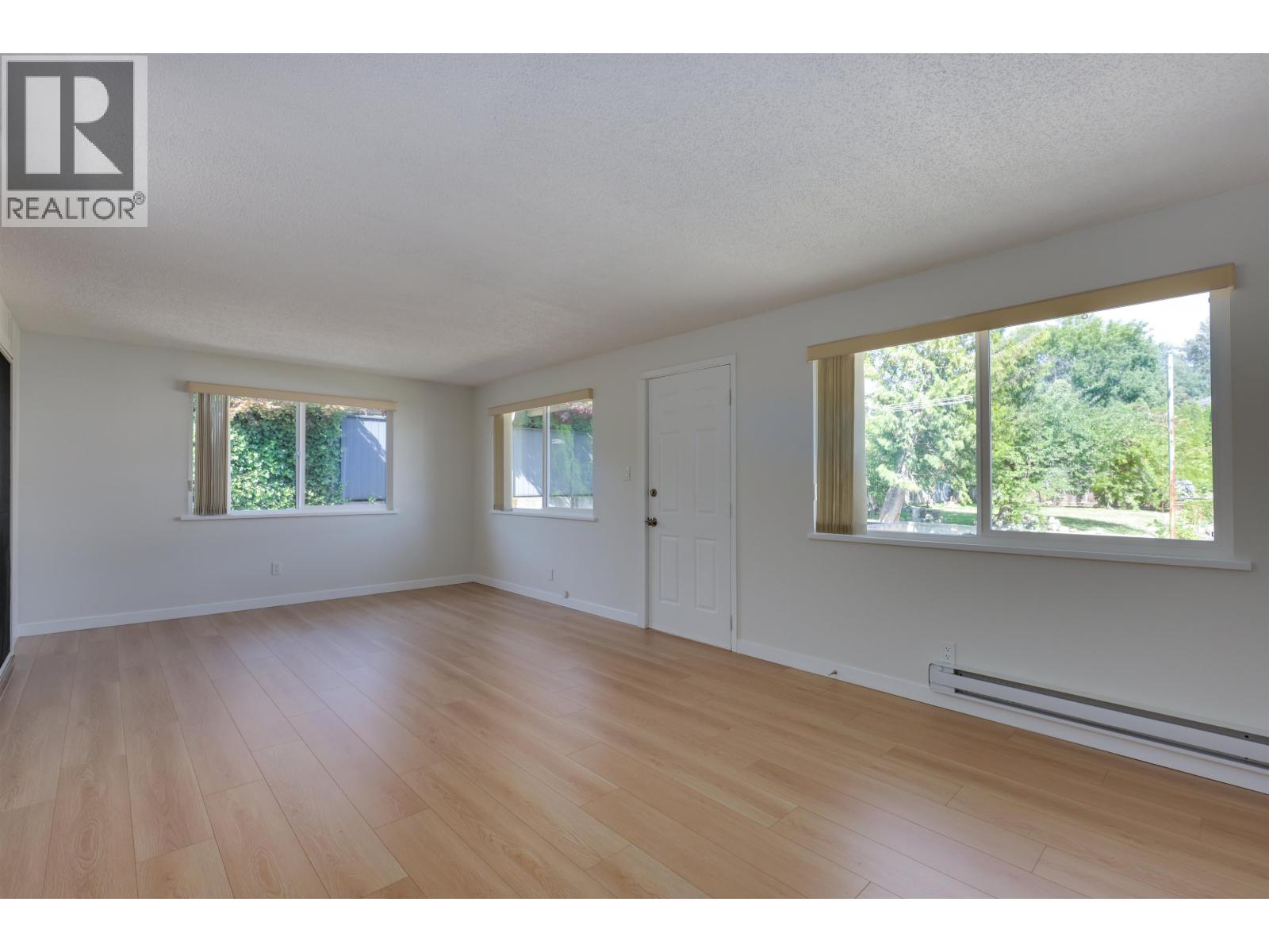 860 Howard Avenue, Burnaby, British Columbia  V5B 3R6 - Photo 12 - R3059621
