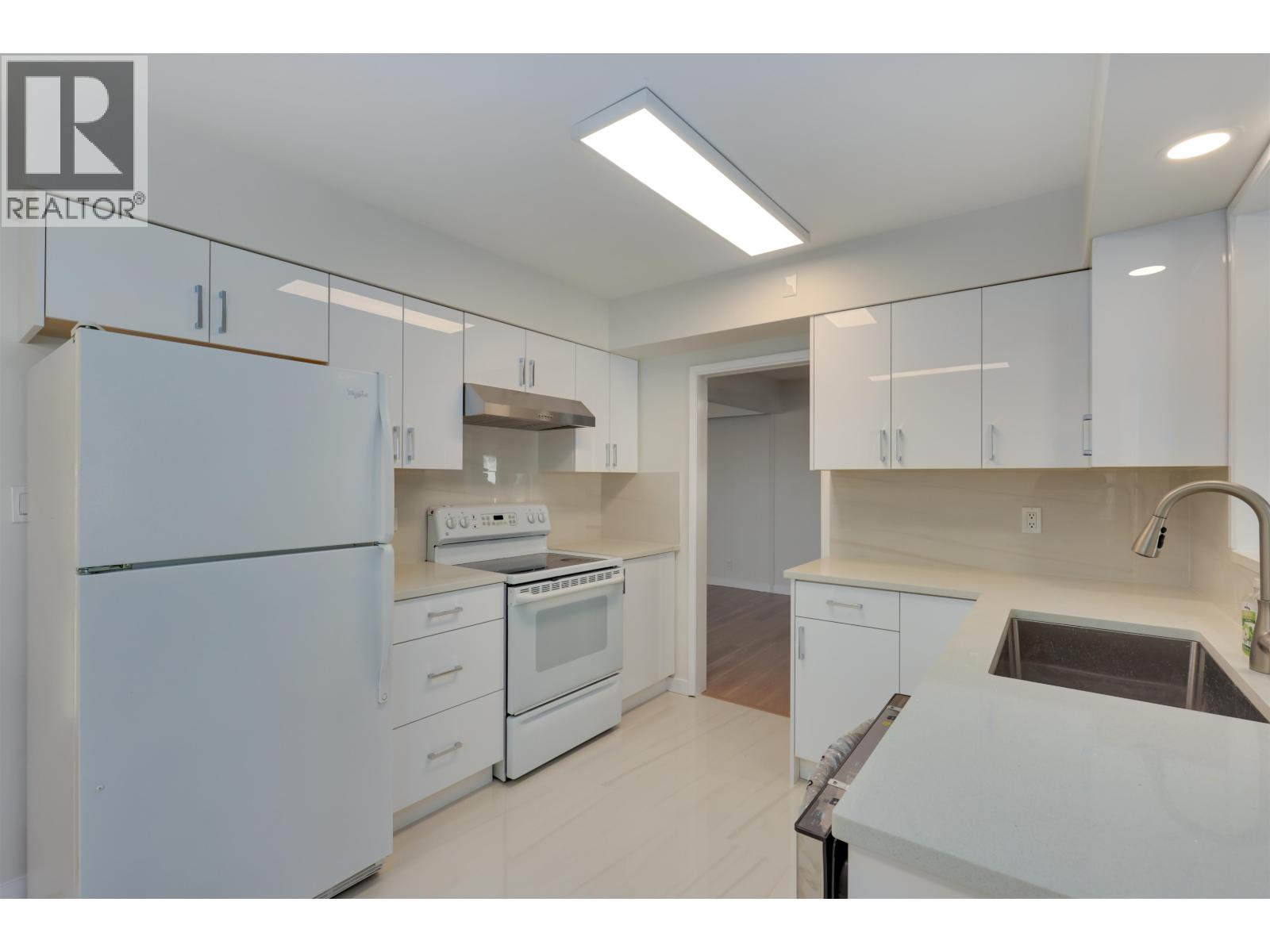 860 Howard Avenue, Burnaby, British Columbia  V5B 3R6 - Photo 11 - R3059621