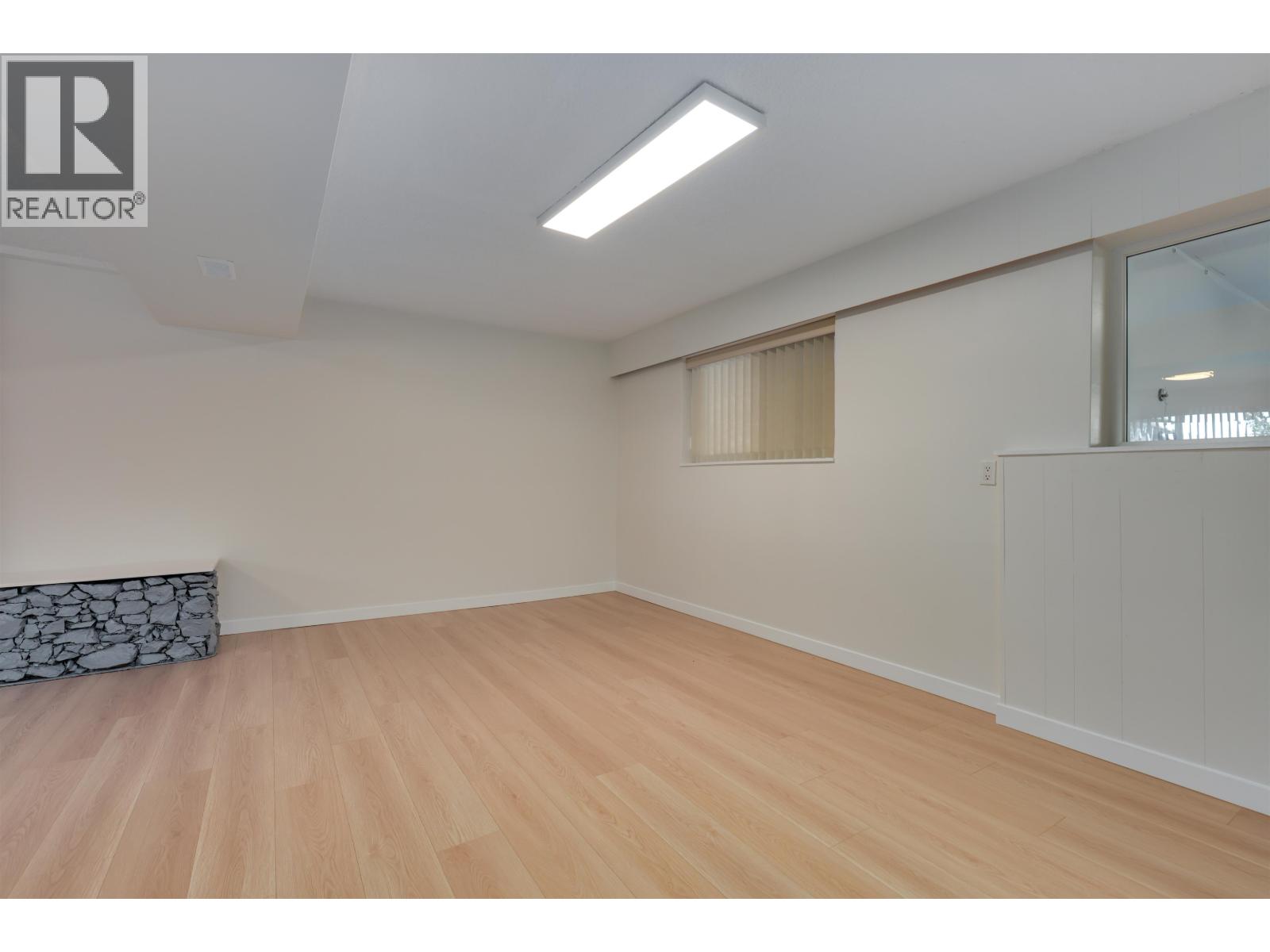 860 Howard Avenue, Burnaby, British Columbia  V5B 3R6 - Photo 24 - R3059621