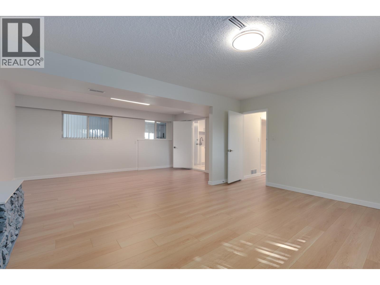 860 Howard Avenue, Burnaby, British Columbia  V5B 3R6 - Photo 23 - R3059621