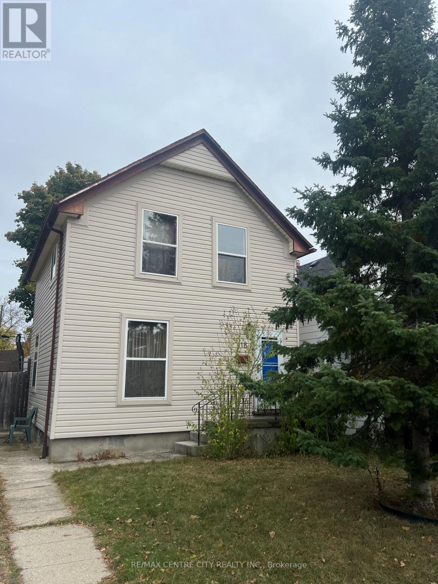 118 Delaware Street, London East, Ontario  N5Z 2N5 - Photo 3 - X12469323