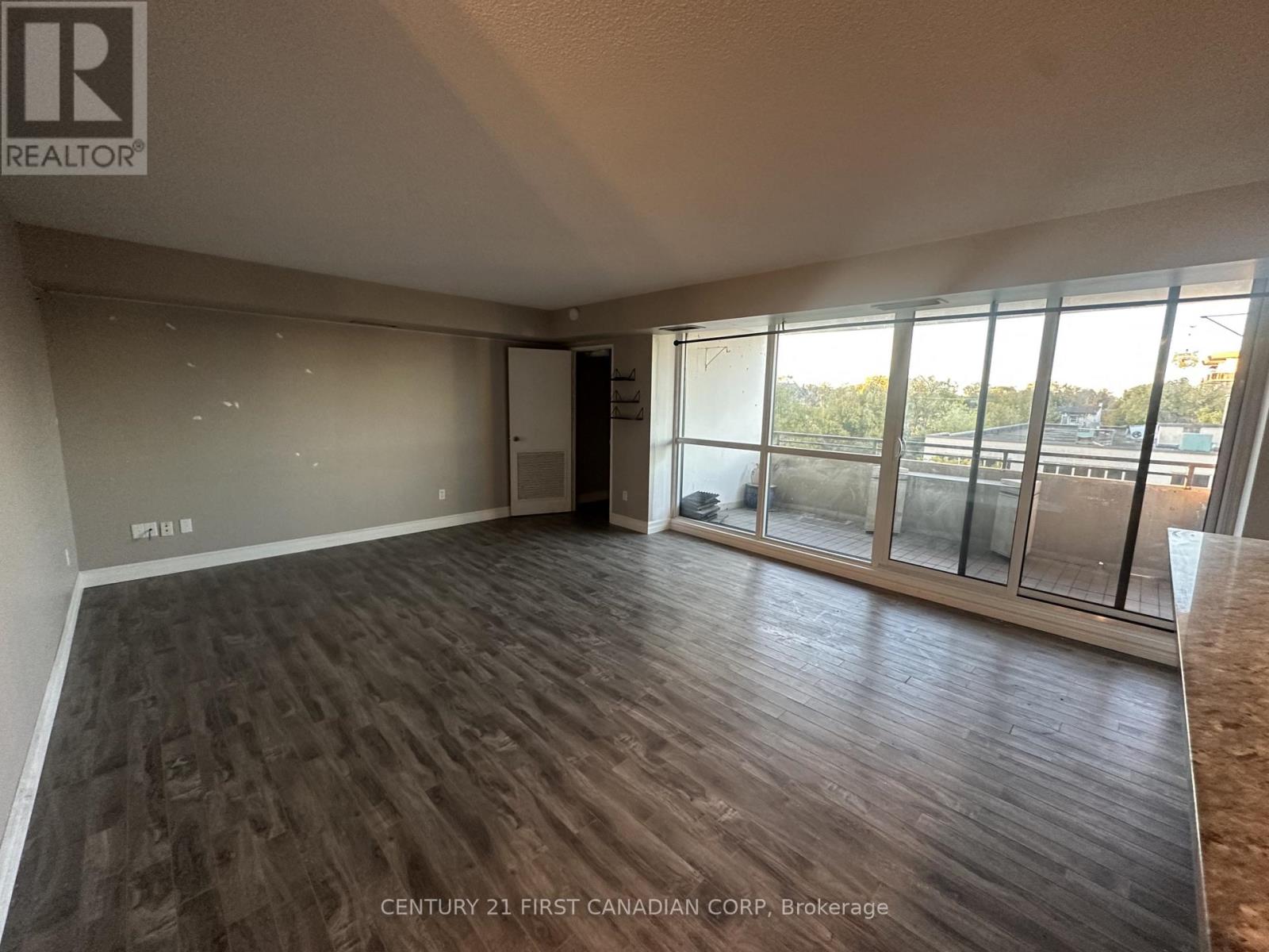 506 - 389 Dundas Street, London East, Ontario  N6B 3L5 - Photo 10 - X12469327