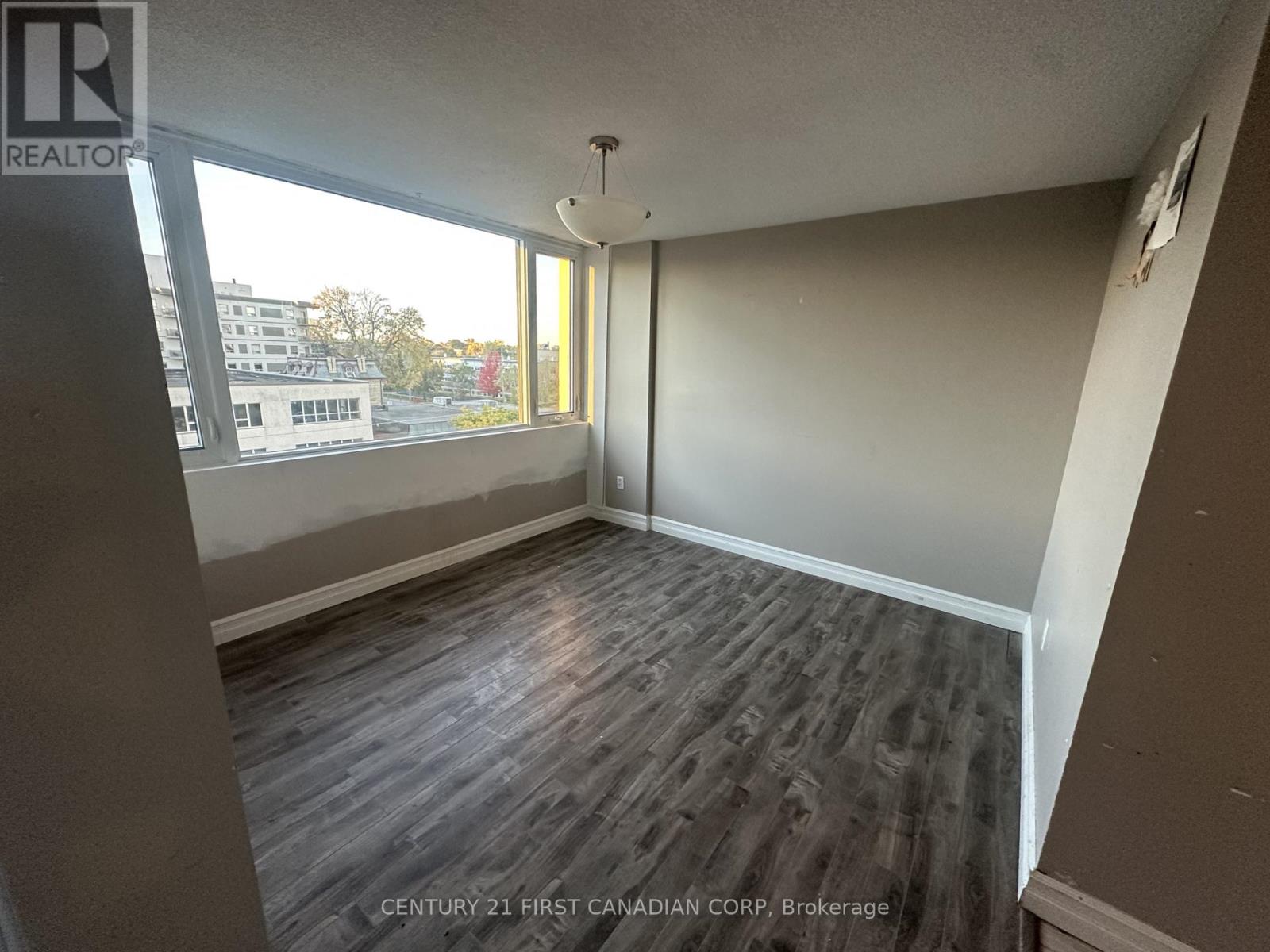 506 - 389 Dundas Street, London East, Ontario  N6B 3L5 - Photo 9 - X12469327