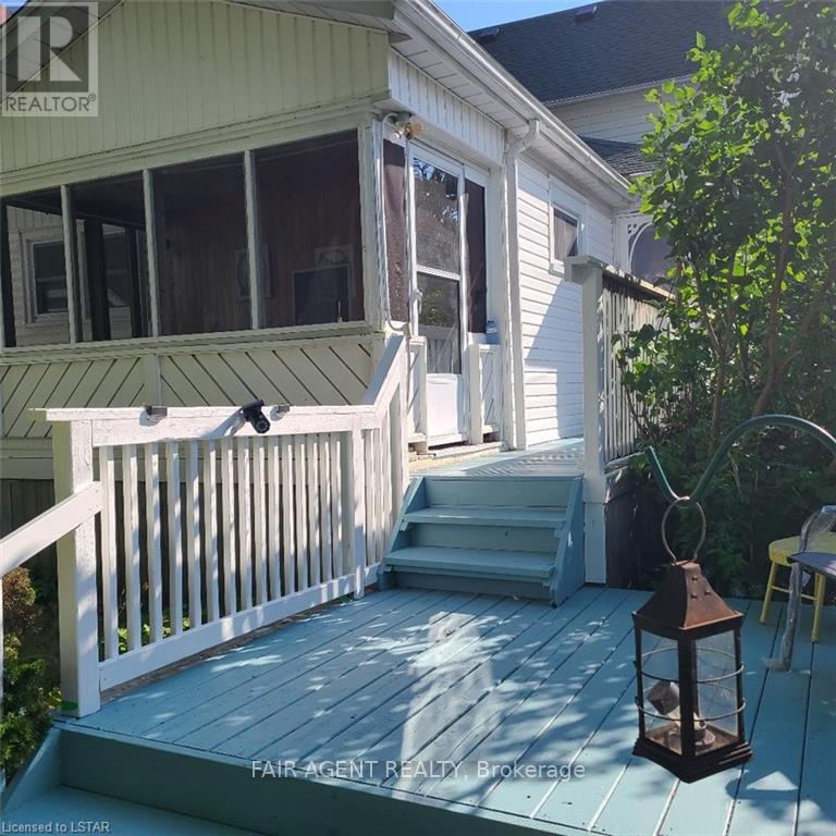 318 Nelson Street, Chatham-Kent, Ontario  N8A 4G6 - Photo 2 - X12469371