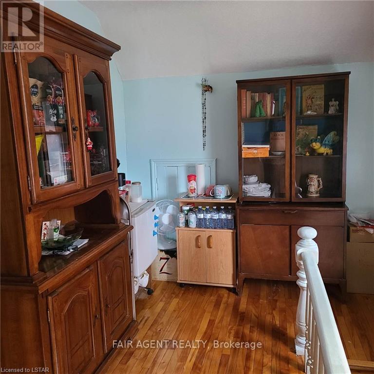 318 Nelson Street, Chatham-Kent, Ontario  N8A 4G6 - Photo 9 - X12469371