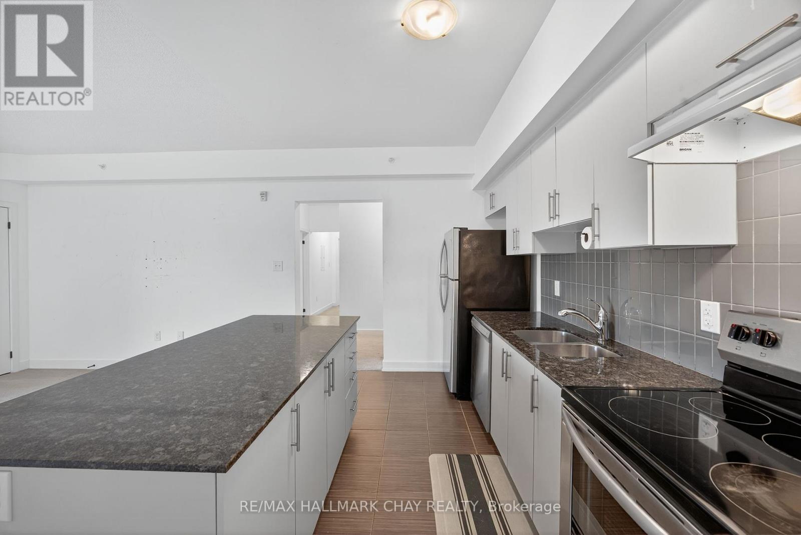 104 - 6 Spice Way, Barrie, Ontario  L9J 0J9 - Photo 5 - S12469214