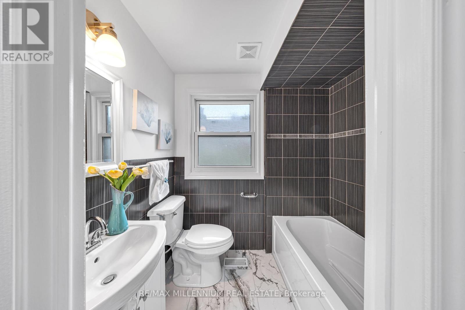962 Midland Avenue, Toronto, Ontario  M1K 4G3 - Photo 19 - E12355154