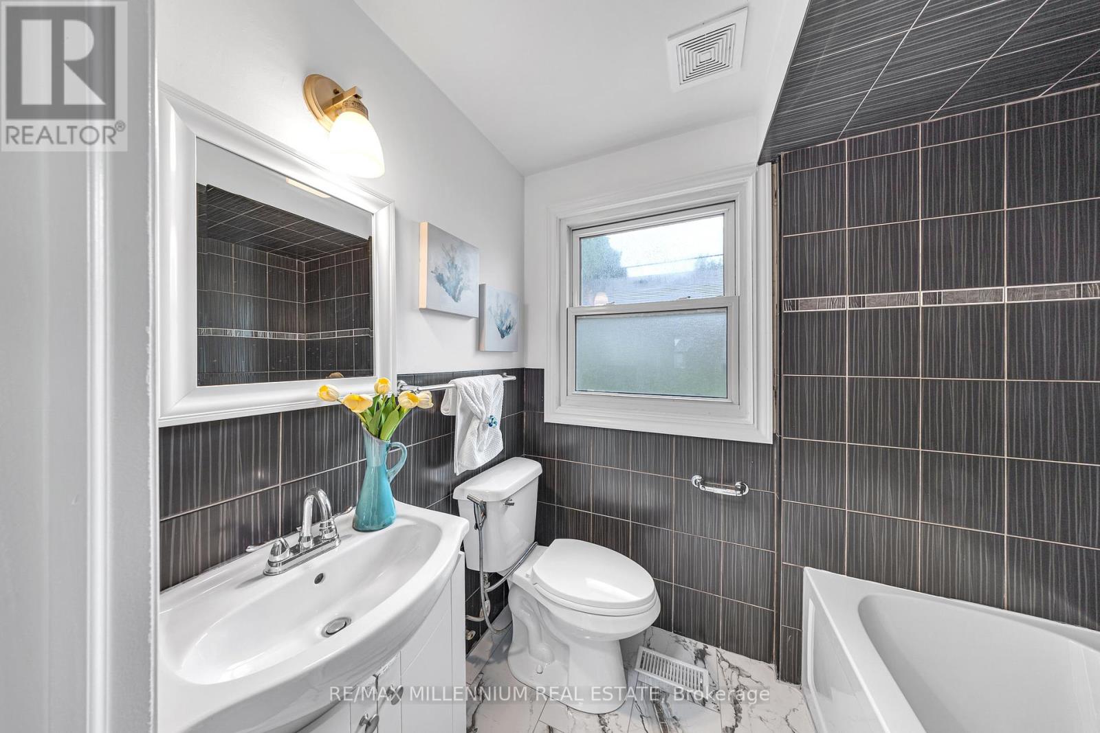 962 Midland Avenue, Toronto, Ontario  M1K 4G3 - Photo 18 - E12355154