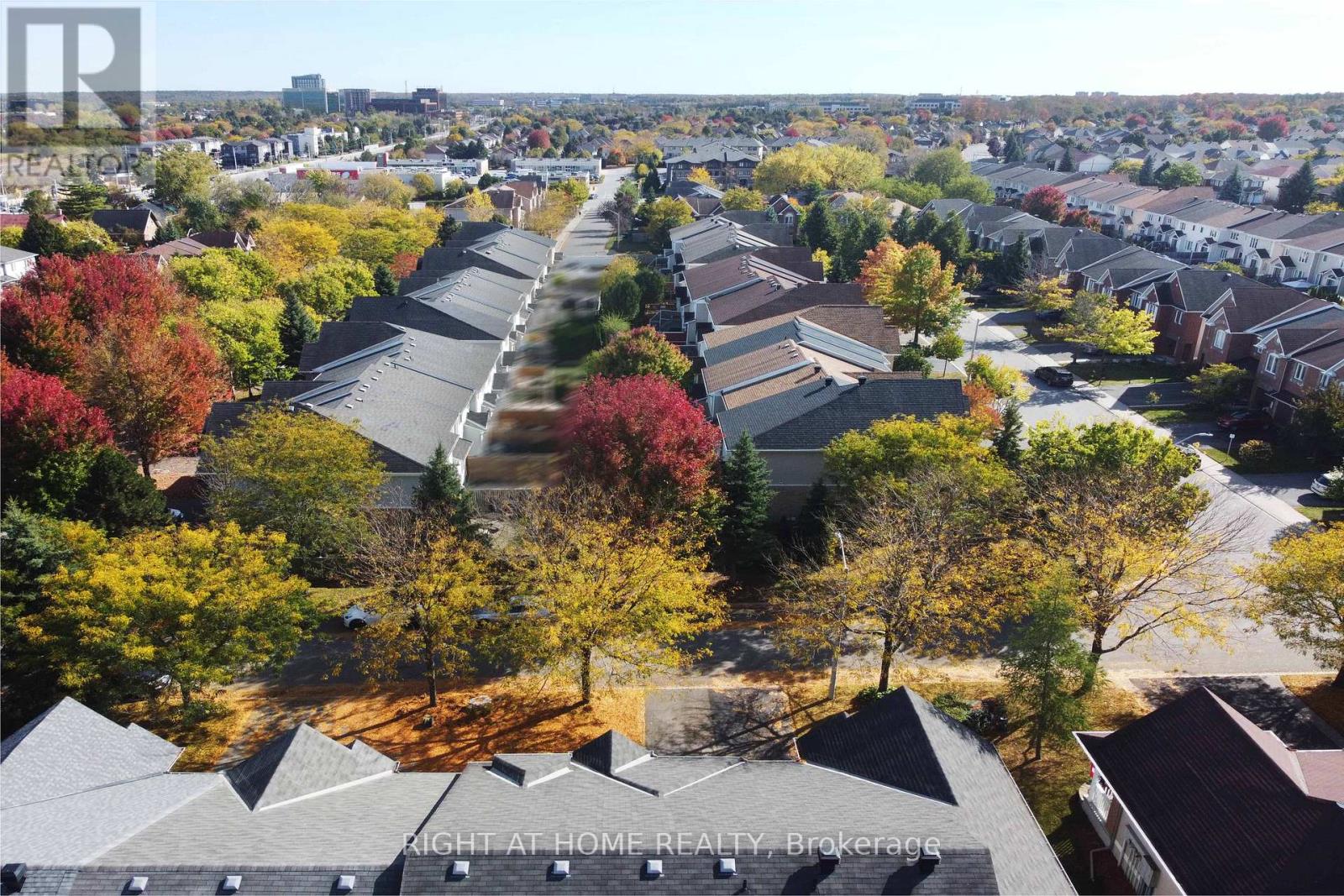 321 Breckenridge Crescent, Ottawa, Ontario  K2W 1J3 - Photo 2 - X12469286
