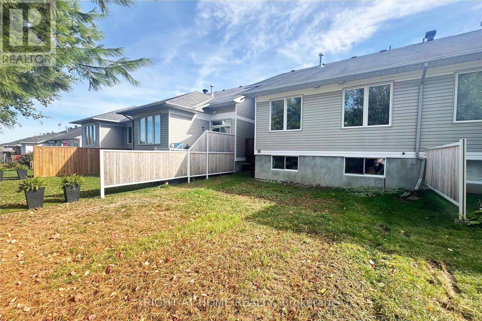 321 Breckenridge Crescent, Ottawa, Ontario  K2W 1J3 - Photo 33 - X12469286
