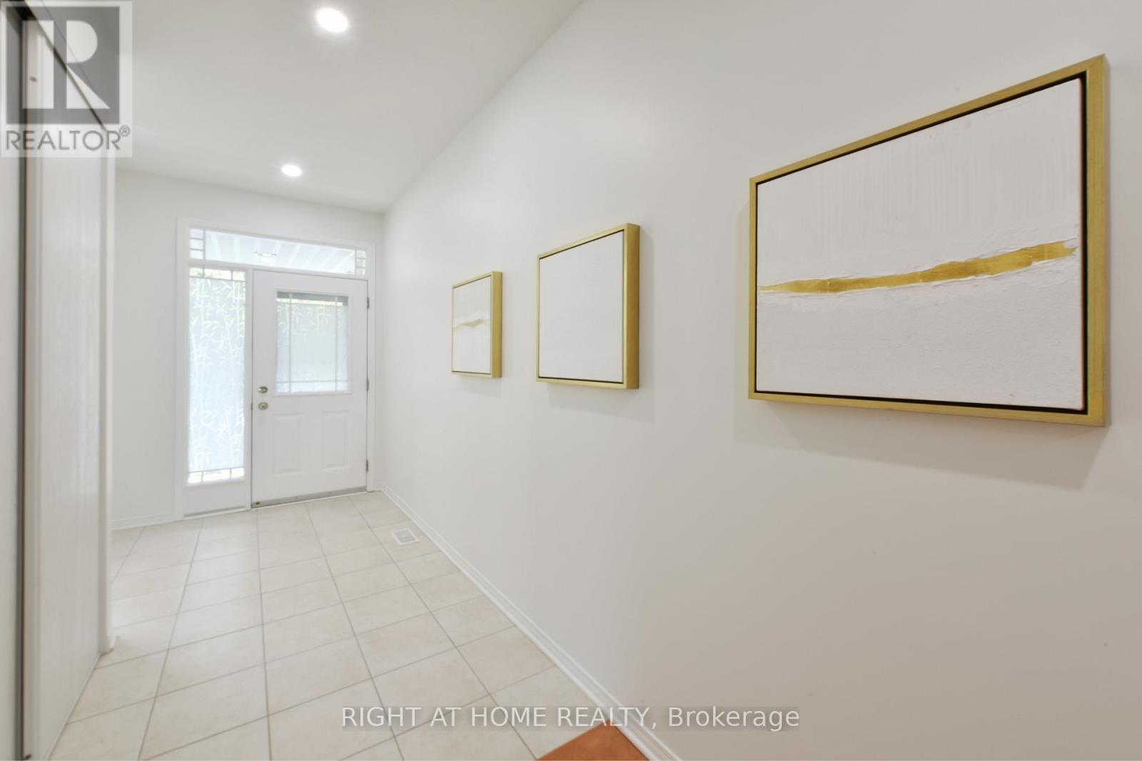 321 Breckenridge Crescent, Ottawa, Ontario  K2W 1J3 - Photo 6 - X12469286